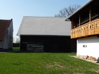 Stodola a průchod na druhý dvůr