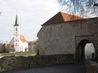 BRANKA STRAKONICKÉHO HRADU A KOSTEL SV. MARKÉTY