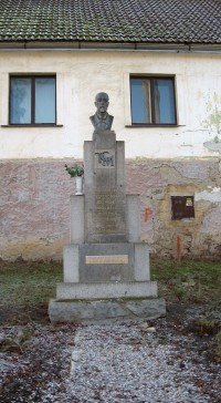POMNÍK TGM V LIŠICÍCH