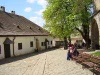 Hrad Buchlov - před hradní restaurací