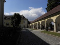 Klášterní budova s křížovou chodbou - 31.7.2010