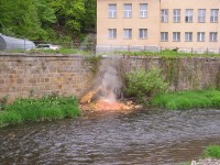 Odtok minerální vody do řeky Teplé - 13.5.2004