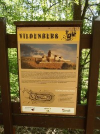 Vildenberk-informační cedule u rozcestníku nad zříceninou - 28.4.2012