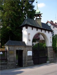 Hrubá Skála-vstupní brána k OÚ-Foto:Ulrych Mir.