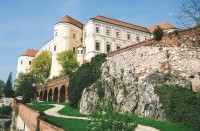 Mikulov - hradby pod zámkem