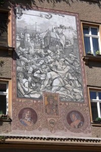 Detail sgrafita ze strany Smetanovy ulice