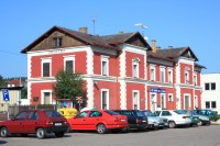 Světlá nad Sázavou - pamětní deska Jaroslava Haška na nádražní budově