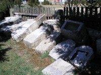 Zbytky hřbitova