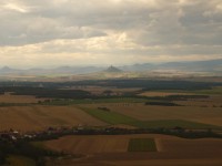 pohled na Házmburk z hor Říp rok 2007