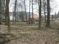 Kladruby, záběr z parku na místo tvrze