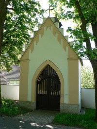 Otín, kaple na návsi