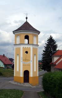 kaplička na návsi ve Skaličce