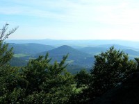 Zámecký vrch ze Zlatého vrchu 8/2012