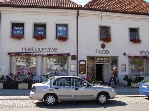 Hotel Český dvůr