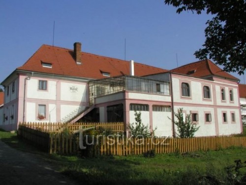 Dvůr Hlaváč
