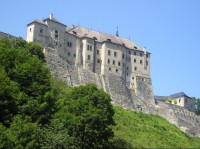 Český Šternberk ze Sázavy: pohled z řeky