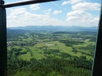 Pohled na Karpnickou pahorkatinu a Krkonoše