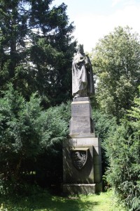 Karlovy Vary – pomník Karla IV. a sloup se sochou Karla IV.