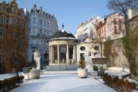 Karlovy Vary - Zámecká kolonáda a pramen Zámecký horní