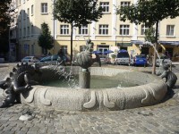 Praha - Moderní fontána na kruhovém objezdu