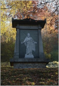 Památník lesníků nad Adamovem