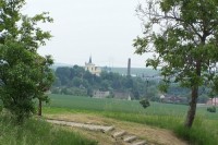 17.Pohled na kostel ve vsi Klobuky