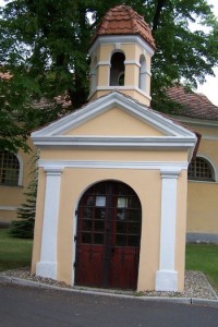 3.Průčelí kaple sv.Jana Nepomuckého