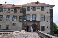 17. Kamenný most přes bývalý vodní příkop