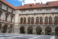 9. Nádvoří zámku v Nelahozevsi