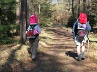 Přehled dětských turistických sedaček a spacáků