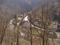 na hradě