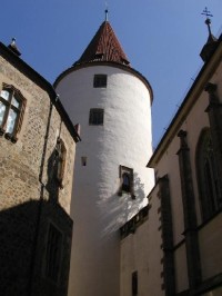 na hradě