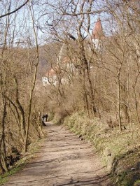 na hradě