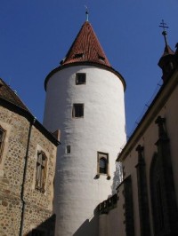 na hradě