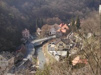 na hradě