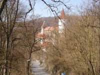 na hradě