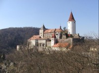 na hradě