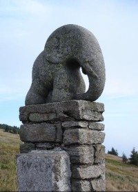 soška slůněte: Soška je symbolem Králického sněžníku