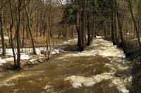 Bezručovo údolí: rozvodněná Chomutovka
