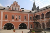 zámek Sokolov: nádvoří zámku
