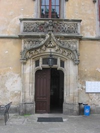 Hrubá Skála: portál na 2. nádvoří