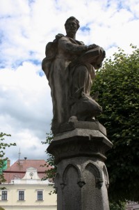 Kašna a socha sv. Lukáše
