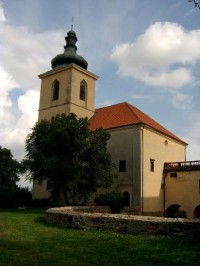 Kaple - Kostelec: Na místě dnešní kaple stával kostel již od dávných dob, pověst připisuje založení kostela sv. Vojtěchu. Současná podoba kaple pochází z let 1568-1569, kdy tehdejší majitel panství Jaroslav Smiřický dal původní, v té době již valně z
