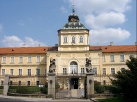 Hlavní brána: Pohled na vstup do zámku