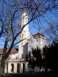 Kostel a klášter Svaté Kateřiny: Dnešní trojkřídlou budovu kláštera v barokní podobě vystavěl v letech 1718 - 30 František Maxmilián Kaňka, o něco později byl v letech 1737 - 41 vystavěn i nový barokní kostel s dřívější osmibokou gotickou věží, podle