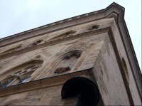 Zvon: Typické domovní znamení je umístěno na nároží budovy v 16. století. 