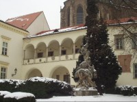 Biskupský dvůr