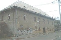Vstupní část zámku- v prostoru vjezdu místnosti s