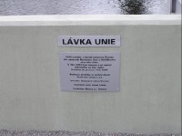 Lávka přes Ostravici na cestě k hradu