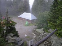 Třístoličník: Třístoličník